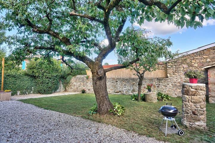 Gîte pour 5 personnes, avec terrasse et jardin en Ardèche - 2