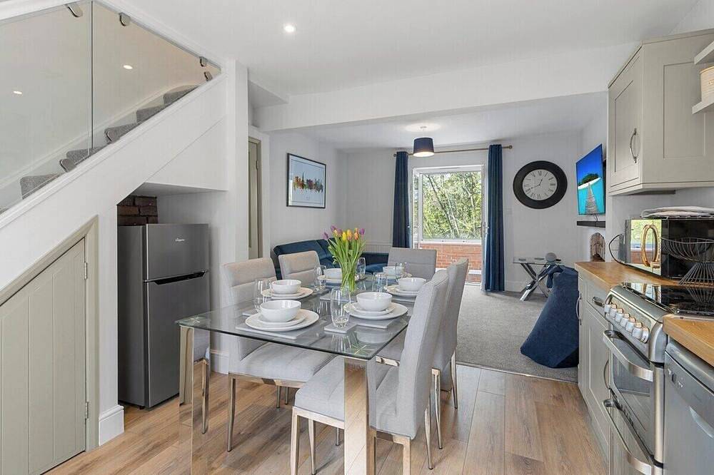 Exe Riverside Retreat - Short Stays Uk Ltd in Exeter, Devon