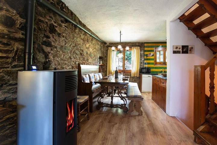 Location de vacances pour 5 personnes, avec jardin et vue à Pardines - 3