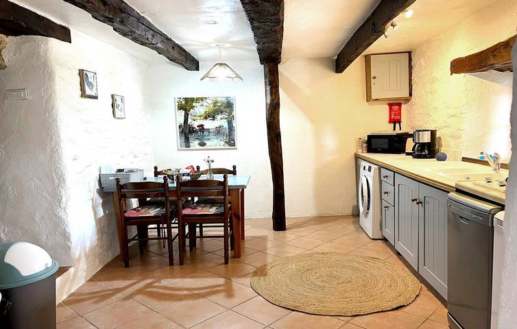 Location de vacances pour 4 personnes, avec piscine ainsi que terrasse et jardin à Jouqueviel - 4