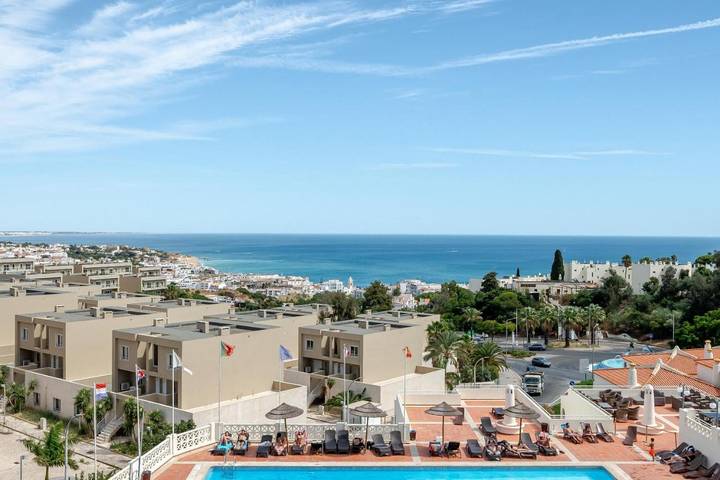 Aparthotel para 2 pessoas, com piscina e terraço em Albufeira