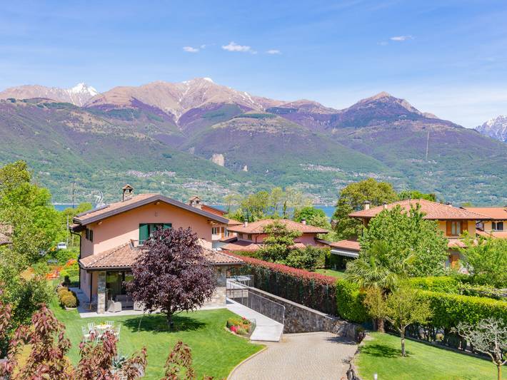 Casa vacanza per 4 persone, con giardino e terrazza in Colico