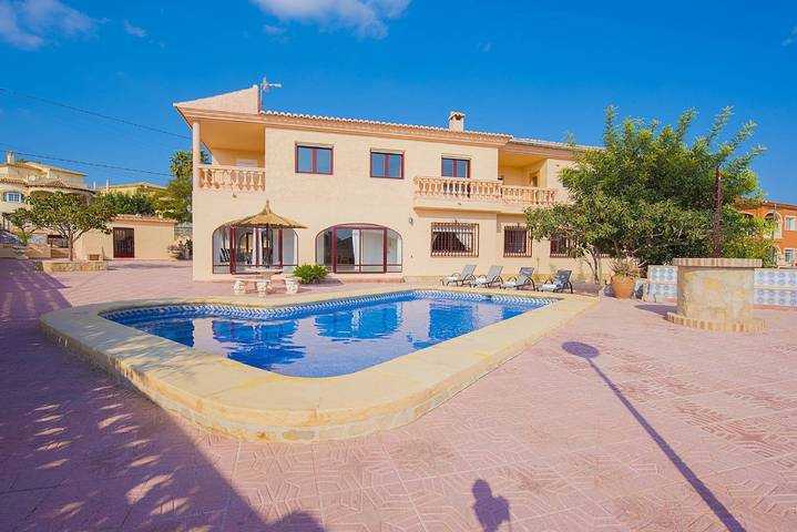 Villa für 22 Personen, mit Terrasse und Garten in Calpe