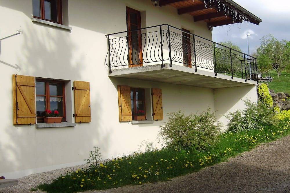 Appartement entier, Gîte dans maison, pleine nature, Franche-Comté, proximité de la Suisse in Hauterive-la-Fresse, Jura Francais