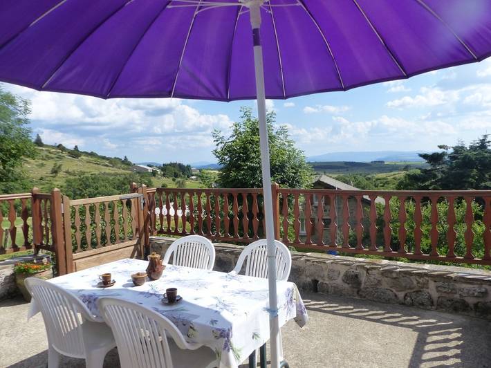 Gîte pour 6 personnes, avec Terrasse et Vue à Saint-Étienne-du-Valdonnez