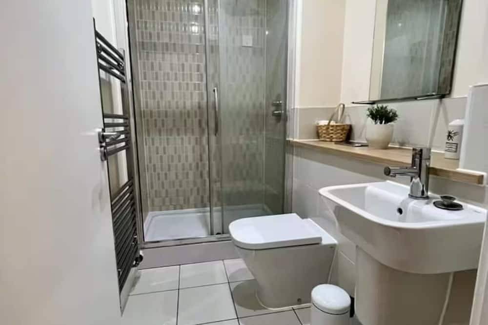2 Bedroom House in Quiet Neighbourhood, Conveniently Located- 2 Parking Spaces in Kent Downs