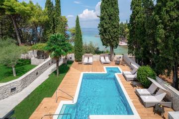 Villa for 12 People in Supetar, Brac, Photo 3