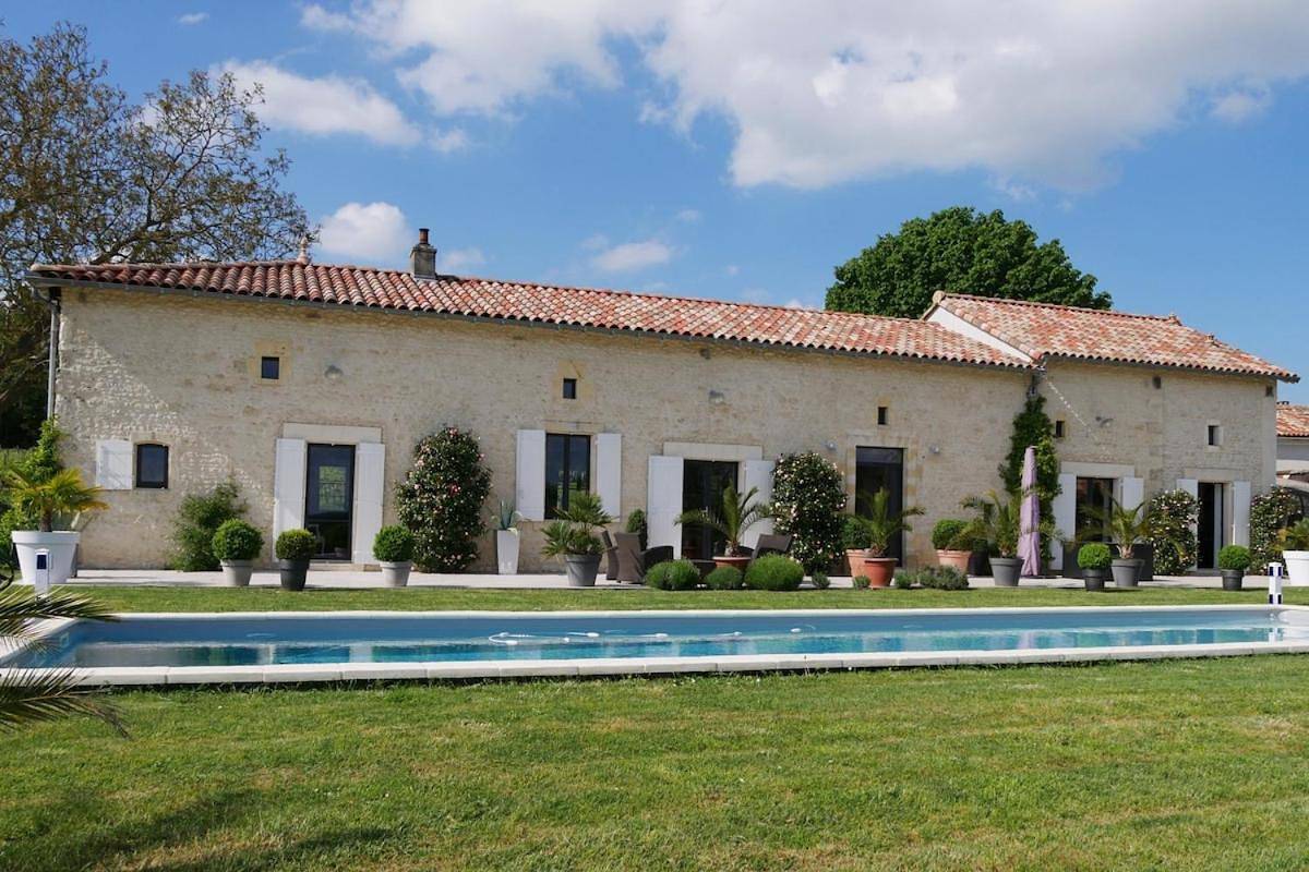 Charmante maison charentaise - piscine chauffée - sauna in Baignes-Sainte-Radegonde, Charente