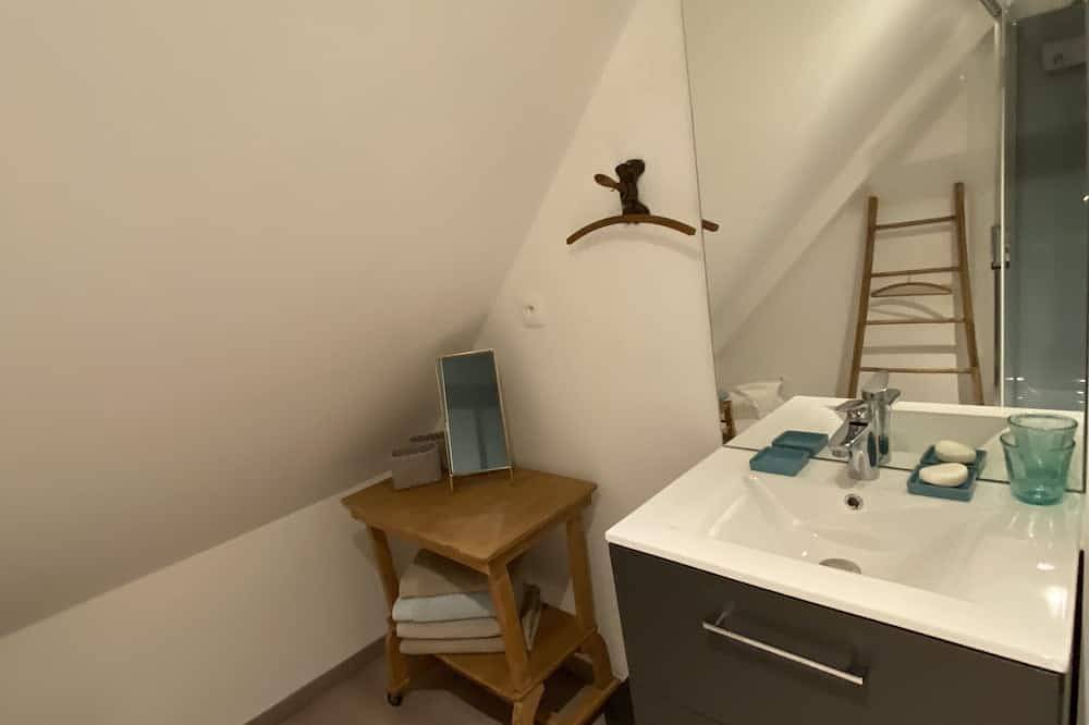 Ganze Wohnung, Cozy seaside apartment with direct access to the beach ! in Réville, Cherbourg und Umgebung