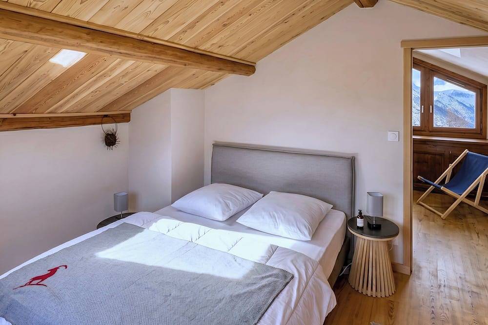 Entire apartment, Casa-Niu Luxe discret, vue et pied des pistes in Saint-Véran, Queyras