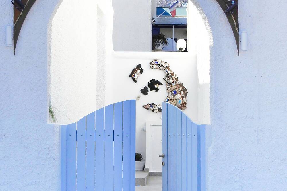 Άνετο σπίτι μόλις  ένα λεπτό από την καλύτερη παραλία του νησιού! in Perivolos Beach, Perissa
