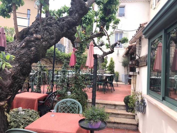 Hôtel pour 3 personnes, avec terrasse et jardin, animaux acceptés à Aups - 2