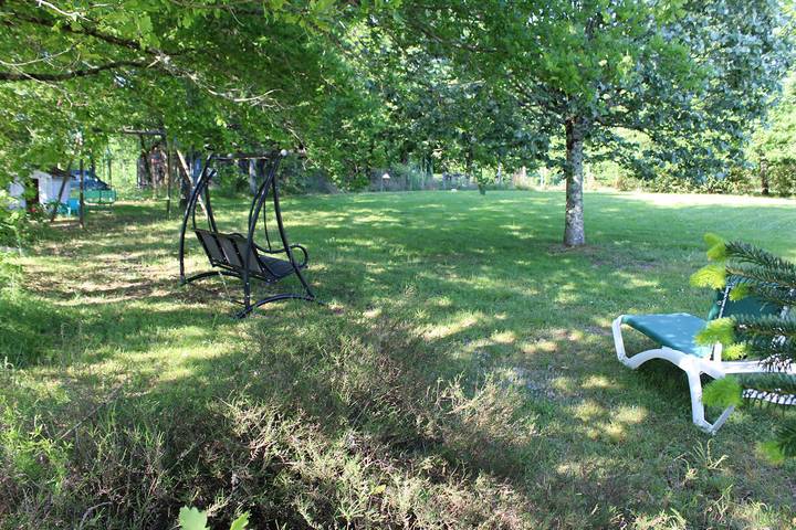 Gîte pour 8 personnes, avec jardin ainsi que terrasse et piscine en Dordogne - 4