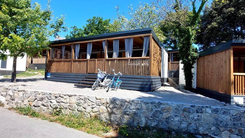 Camping pour 5 personnes, avec terrasse et jacuzzi ainsi que piscine et bassin pour enfant dans Primorje-Gorski Kotar - 3
