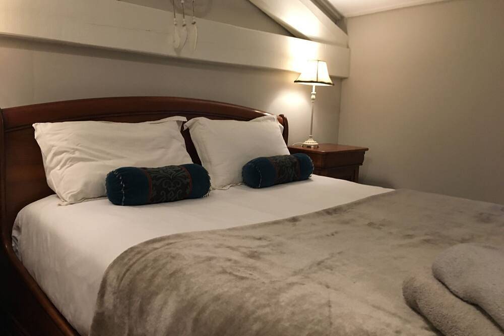 Gîte de vacances avec 2 chambres et 2 salles de bains avec piscine privée in Le Vigeant, Vienne (France)