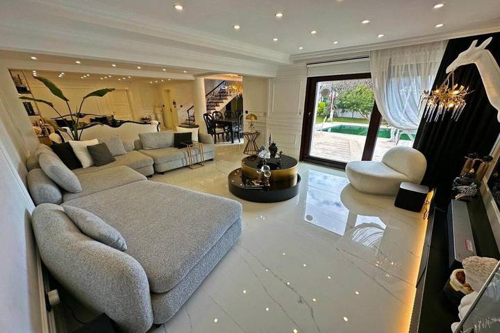 Villa pour 14 personnes, avec vue ainsi que jardin et piscine, animaux acceptés à Istanbul - 4