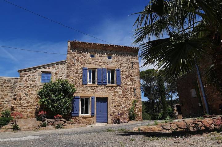 Location de vacances pour 4 personnes, avec terrasse à Quarante