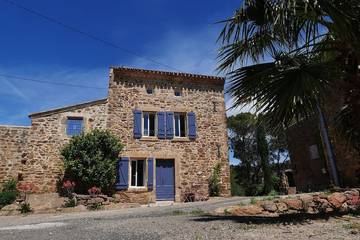 Gîte pour 4 personnes, avec terrasse à Quarante