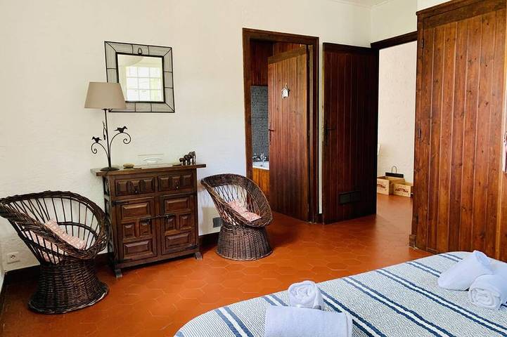 Location de vacances pour 7 personnes, avec terrasse ainsi que piscine et jardin dans Port de la Vigne - 4