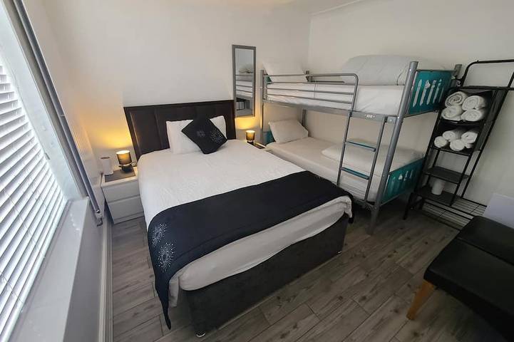 Gatwick Stay: Quick, Comfortable, and Convenient for Your Travels!.-15 guests. in Crawley, Sussex de l'Ouest