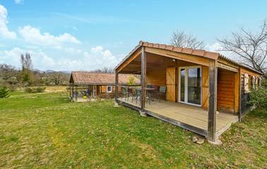 Location de vacances pour 6 personnes, avec terrasse, animaux acceptés à Barjac