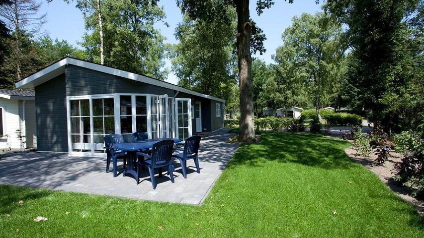 Chalet voor 4 personen, met terras en zwembad, met huisdier in Arnhem