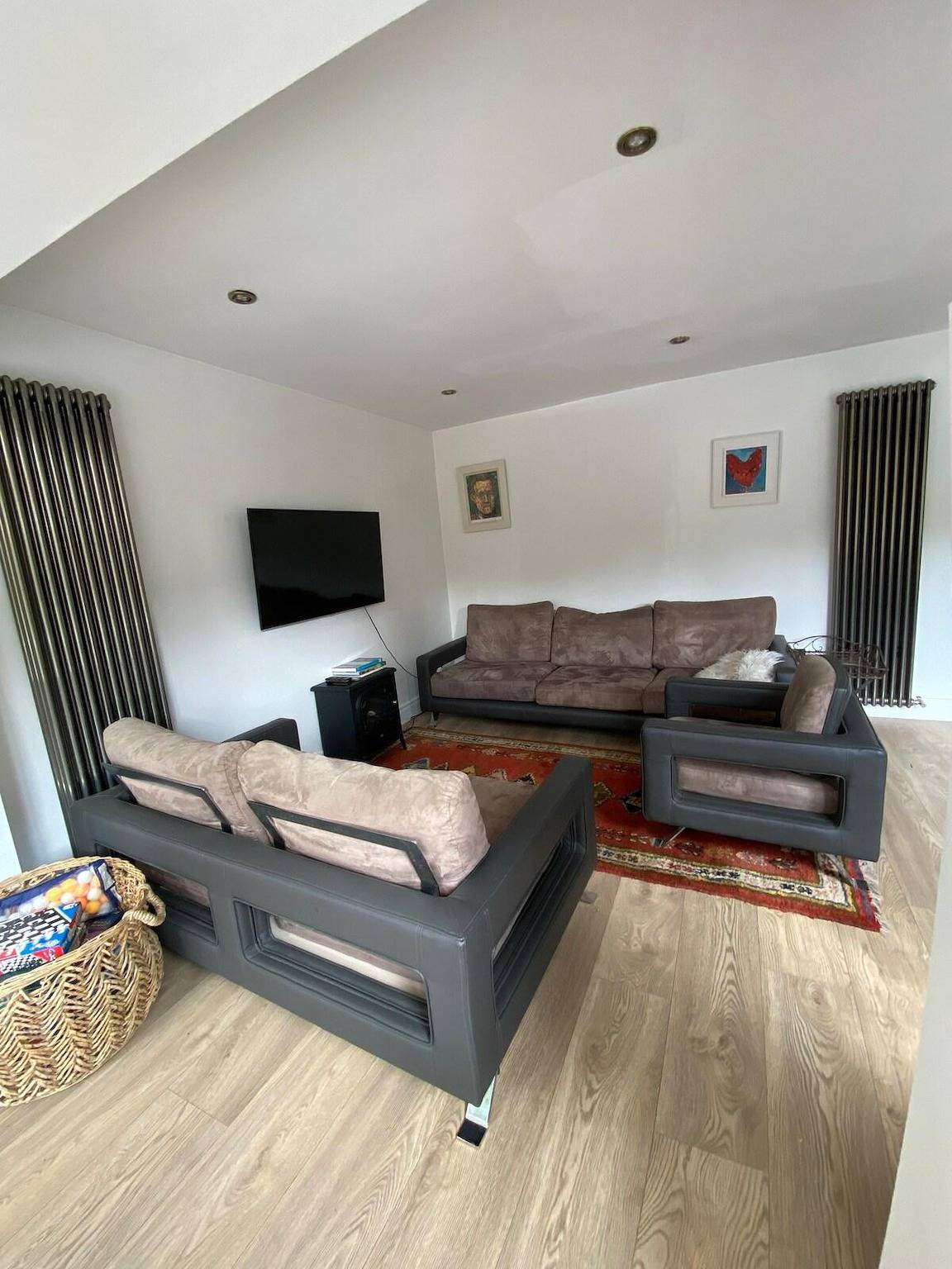 4 Bed House - Sleeps 8 - Pets - Parking - Wifi in County Wicklow