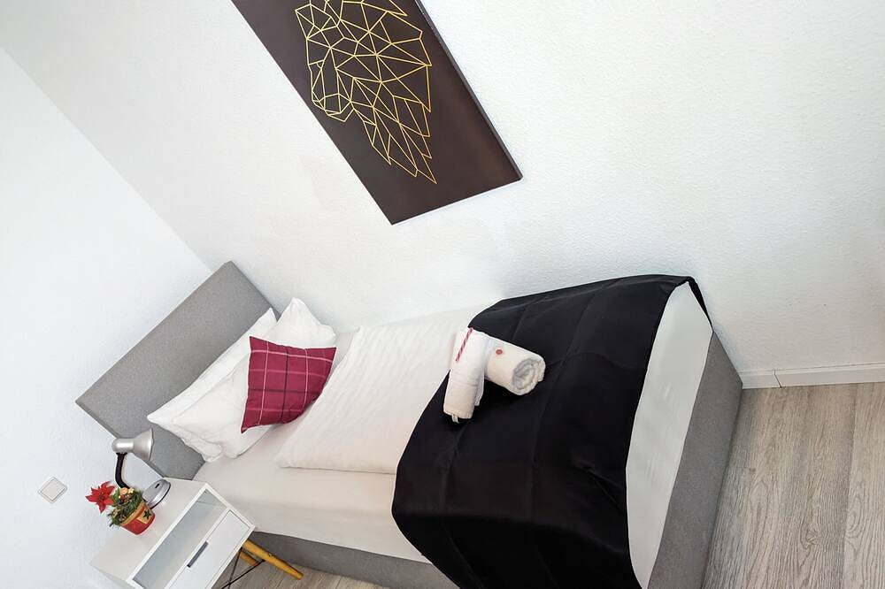 Einzelzimmer mit eigenem Bad in Rastatt, Nordschwarzwald