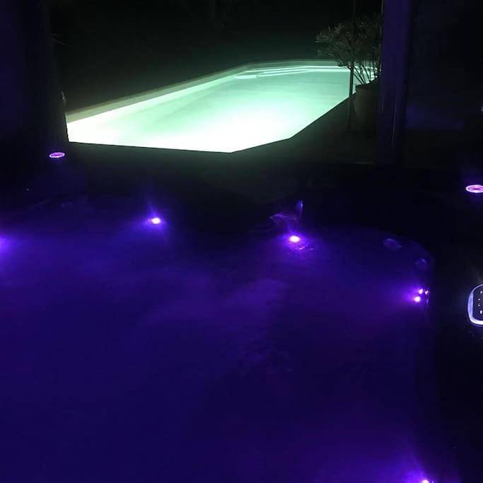 Location de vacances pour 11 personnes, avec Jacuzzi et Terrasse ainsi que Jardin et Piscine à Lançon-Provence - 3