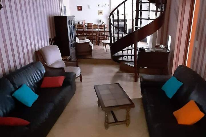 Location de vacances pour 13 personnes, avec Terrasse ainsi que Jardin et Piscine à Charmé - 4