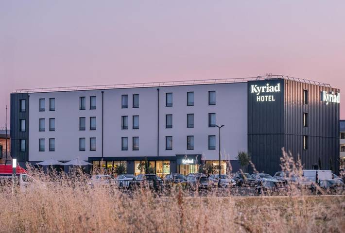 Hôtel pour 2 personnes, avec terrasse et piscine à Déols - 2