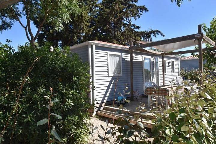 Wohnwagen für 6 Personen, mit Terrasse und Pool in Sérignan