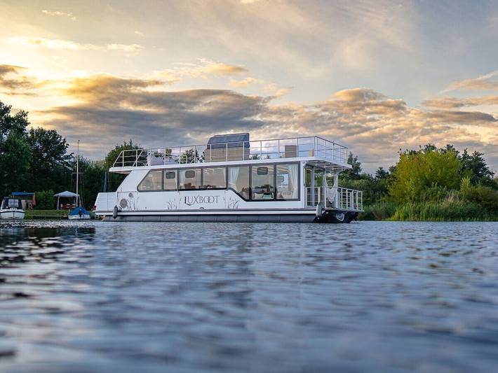Hausboot für 4 Personen, mit Terrasse in Brandenburg