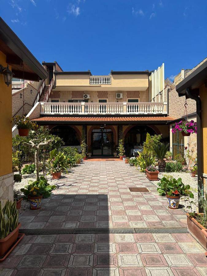 B&b per 3 persone, con giardino a Santa Teresa di Riva