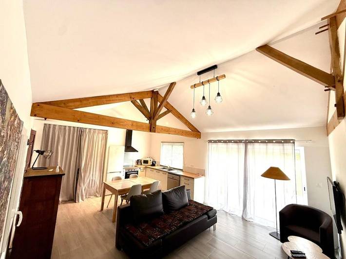 Location de vacances pour 3 personnes, avec Jacuzzi et Terrasse ainsi que Jardin et Vue à Saint-Amans-du-Pech