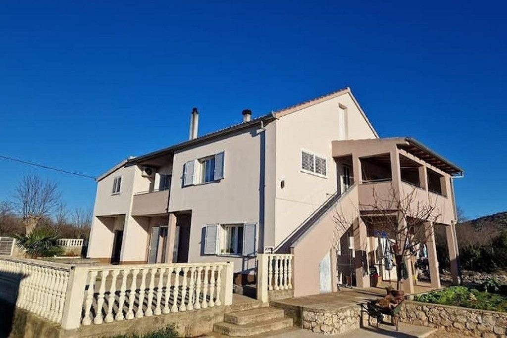Ganze Wohnung, 3-Zimmer-Ferienwohnung mit Terrasse Radašinovci, Biograd A-24870-a in Grad Benkovac, Zadar