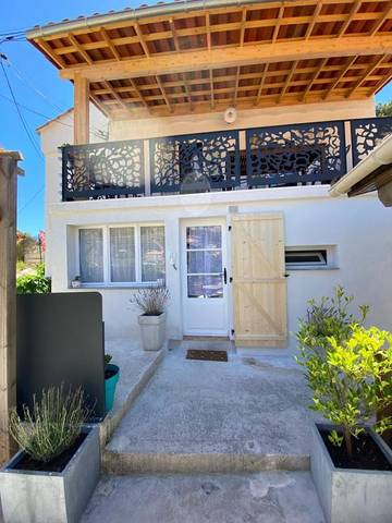 Location de vacances pour 10 personnes, avec vue et terrasse dans Niolon