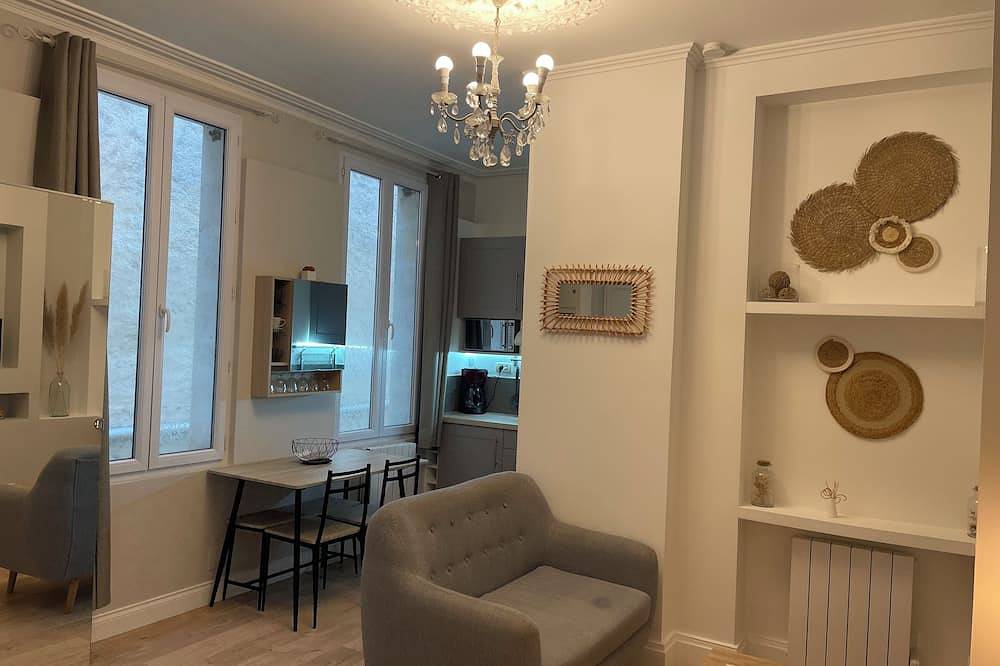 Appartement entier, Studio rénové tout confort proche des thermes (Zen) in Rochefort, Région de Rochefort