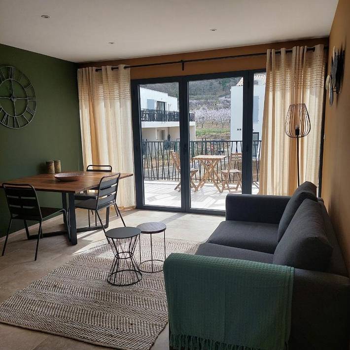 Appartement de vacances pour 3 personnes, avec vue ainsi que jardin et piscine