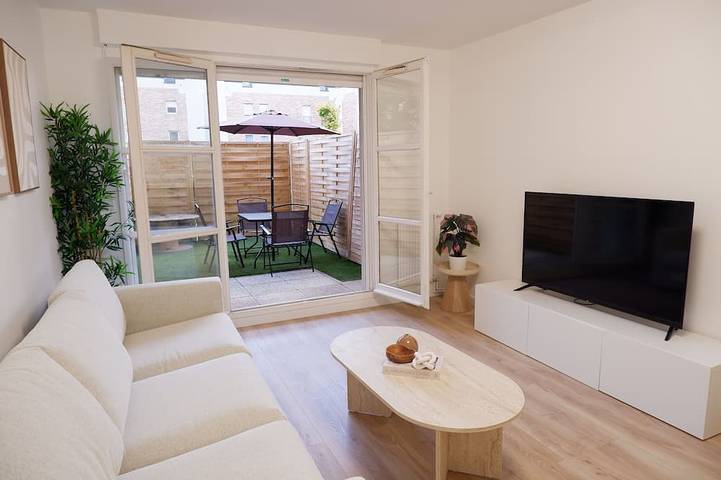 Appartement entier, Le Sully Terrasse - 5min gare Rer in Courcouronnes, Essonne