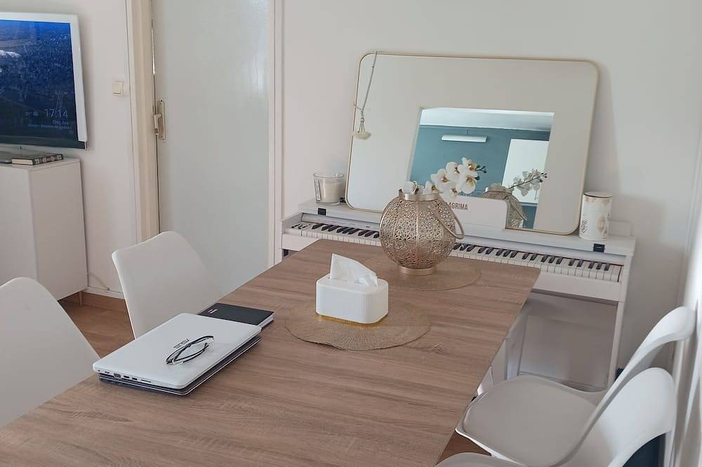 Entire apartment, Free room/parking and bus in front in Amiens, Amiens region