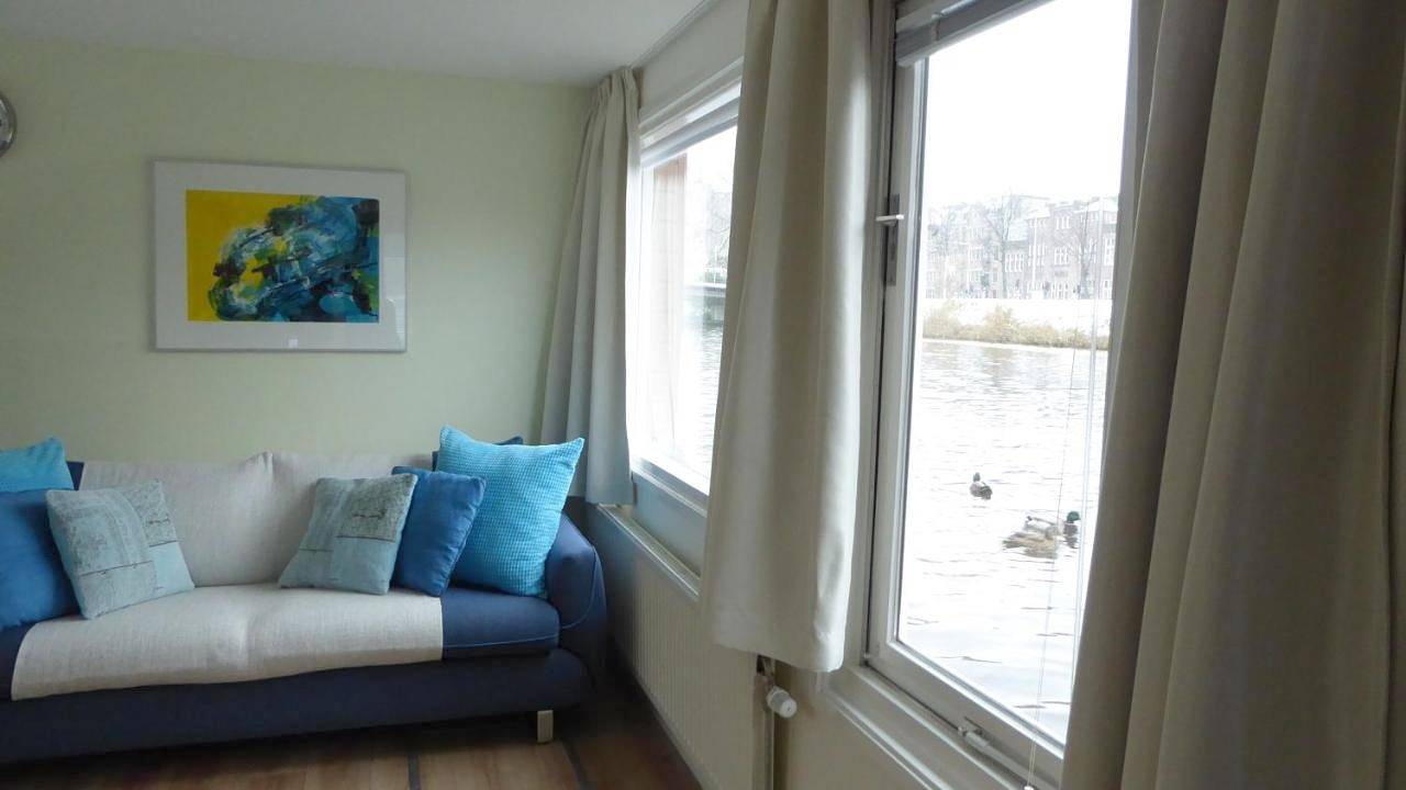 Geheel appartement, Houseboat In The Center, 5 min walk to Tropical Museum, Free Wifi! in Amsterdam Oost, Nederlandse kust