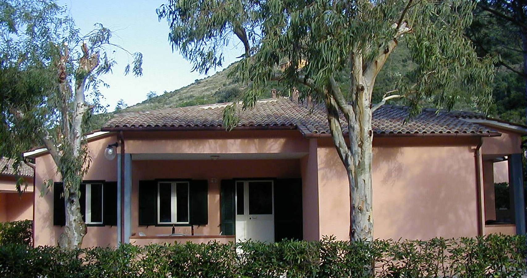 Hel lejlighed, Two-room Apartment with Veranda and Garden 100m from the Sea - Villaggio Sole e Mare in Nisporto, Riotorto