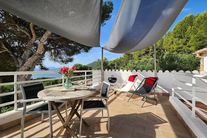 Ferienwohnung für 2 Personen, mit Terrasse und Garten sowie Pool in Formentor