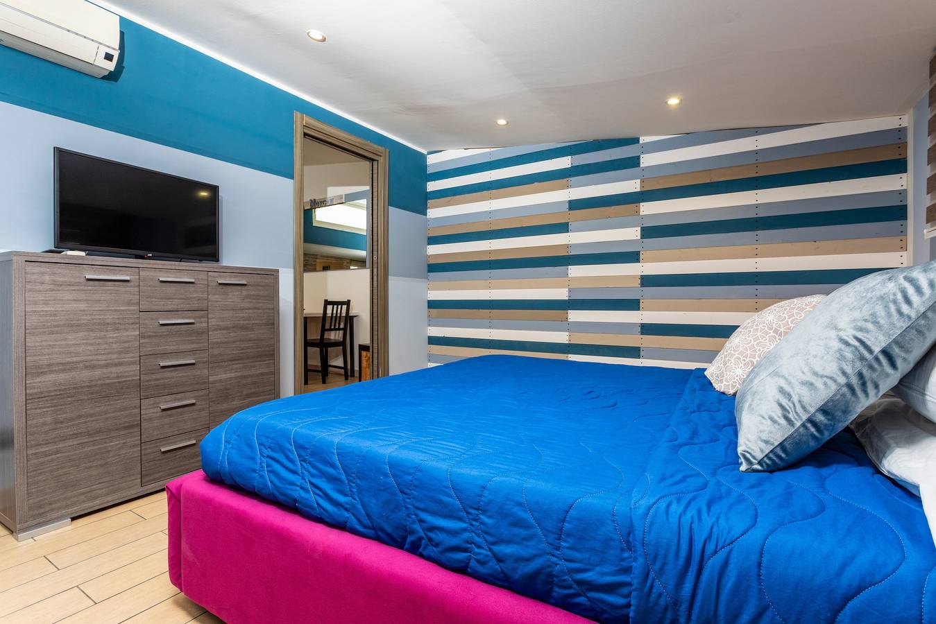 Appartement entier, Appartement 'Quadrupla' avec balcon, Wi-Fi et climatisation in Catane, Province de Catania