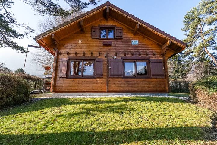 Gîte pour 2 personnes, avec Terrasse ainsi que Jardin et Vue sur le lac sur le Lac d'Annecy