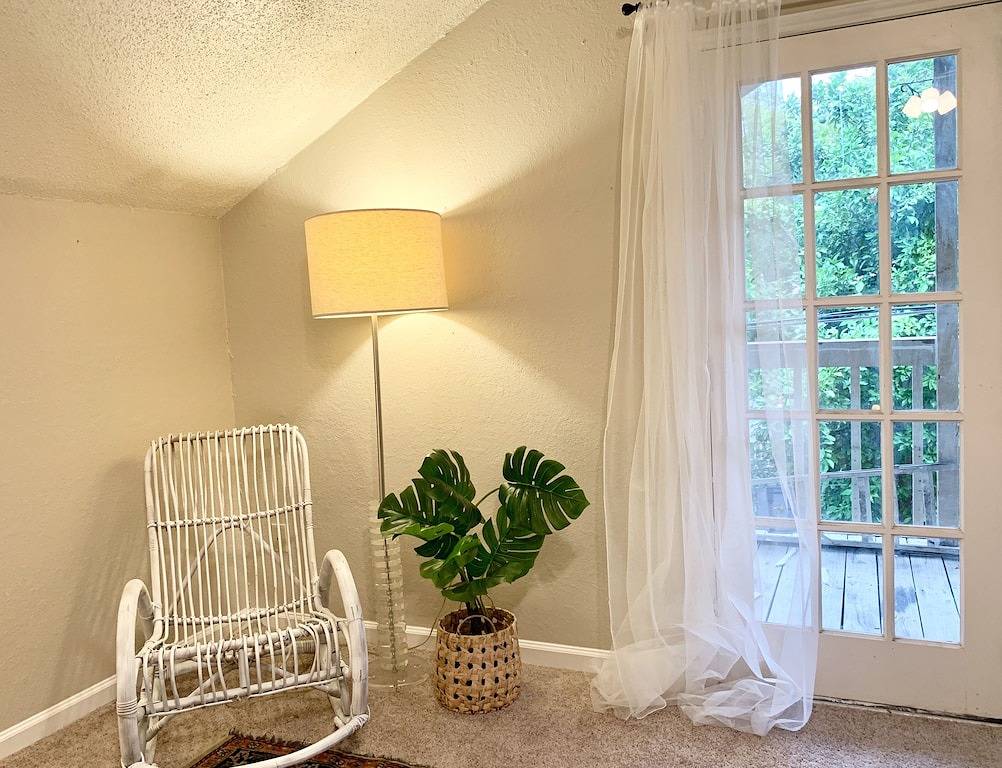 Relaxing Creekside Luxury Retreat w/ Private Pool + Hot Tub in Dessau TX, Pflugerville