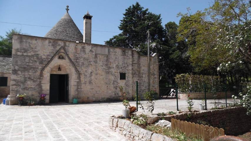 Trullo per 6 persone, con terrazza e giardino, con animali domestici in Selva di Fasano