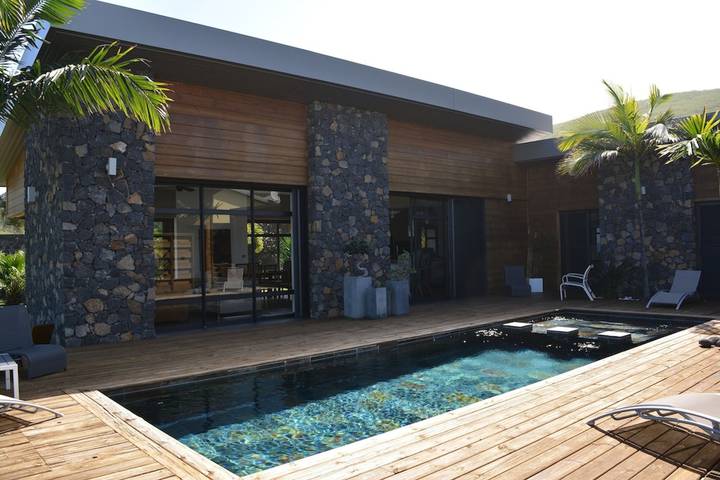 Villa pour 8 personnes, avec jacuzzi et terrasse ainsi que jardin et piscine - 1