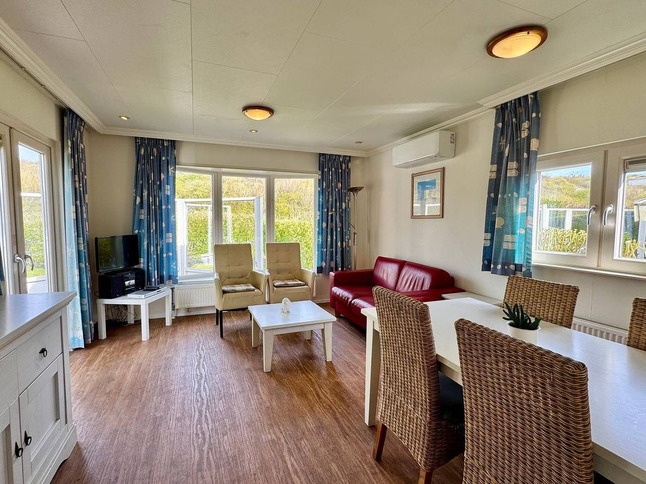 Chalet am Strandaufgang B029: 240 m zum Strand, Klimaanlage, Urlaub mit Hund in Zeeland Coast